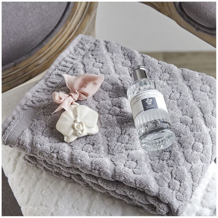 Serviette de toilette Douceur Florale grise – Image 4