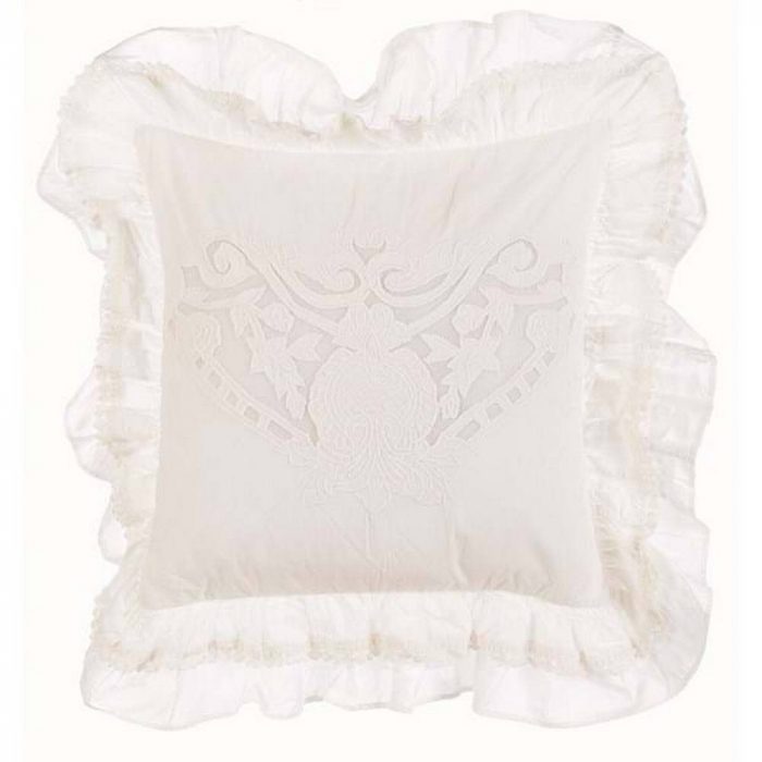 Coussin blanc avec volants