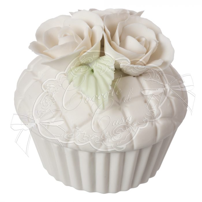 Cupcake blanc brillant avec roses