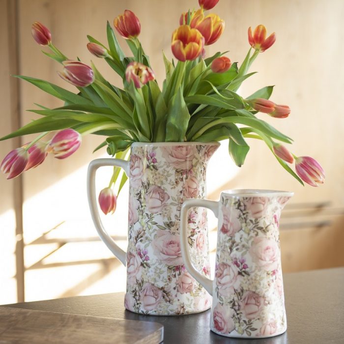 Pichet décoratif imprimé de roses – Image 5