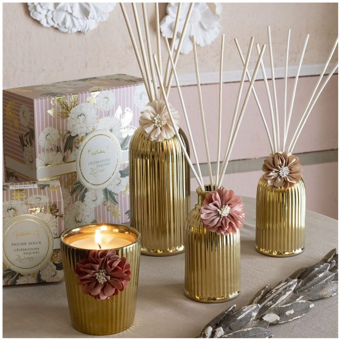 Bougie parfumée Célébrations Exquises 260 g - Fleur de Coton – Image 2