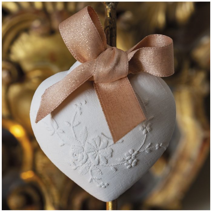 Décor parfumé Coeur brodé - Rose Élixir – Image 2