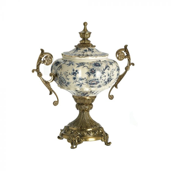 Pot en porcelaine baroque