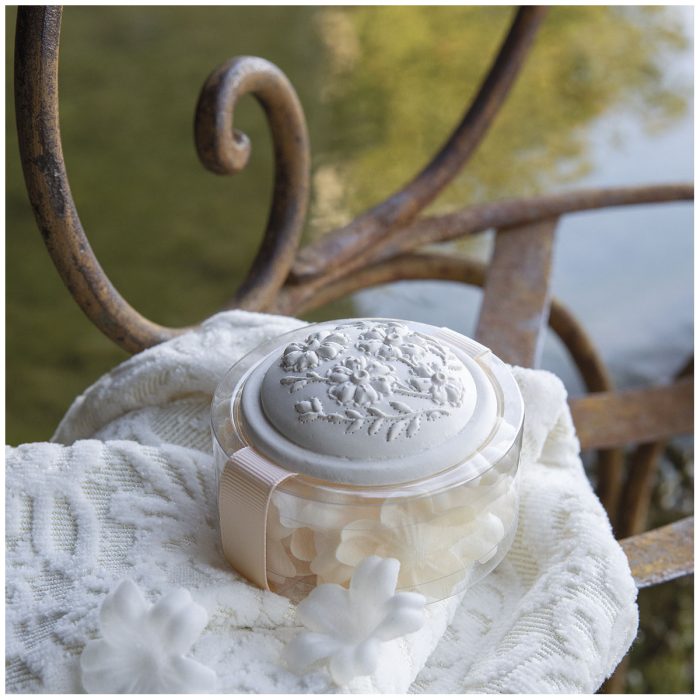 Boîte de pétales de savon parfumés blancs et nude - Parfum Rose – Image 2