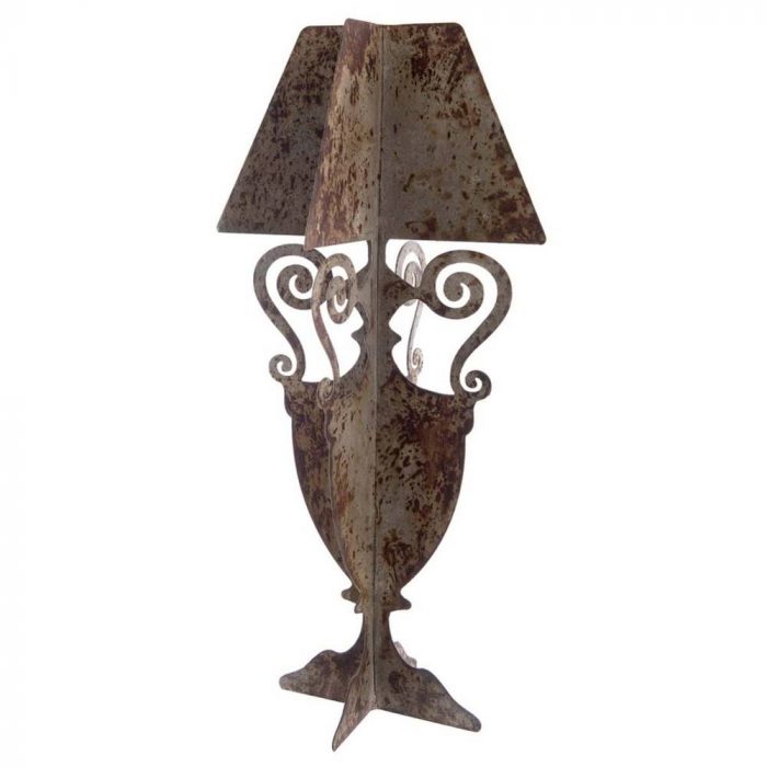 Décoration en métal en forme de lampe
