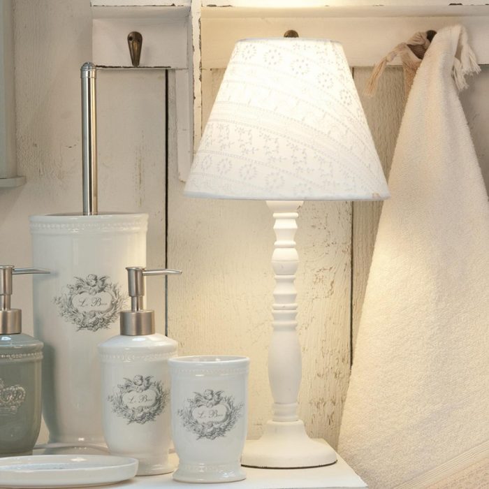 Pied de lampe en bois blanc – Image 2
