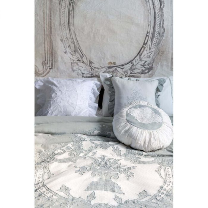 Coussin brodé décor floral – Image 3