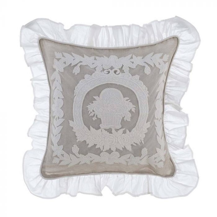Coussin carré brodé panier floral