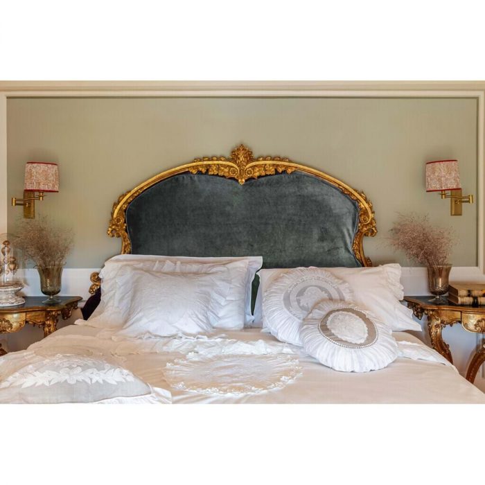 Coussin blanc rond brodé – Image 3