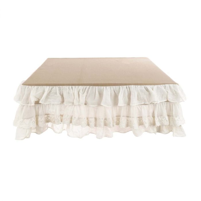 Nappe carrée avec volants
