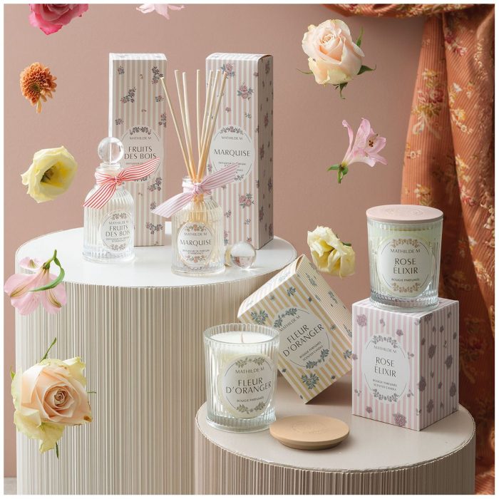 Bougie parfumée Les Intemporelles en Fleurs 145 g - Fruits des Bois – Image 4